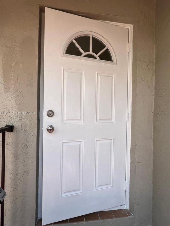 Active With Contract: $2,300 (2 beds, 2 baths, 1005 Square Feet)