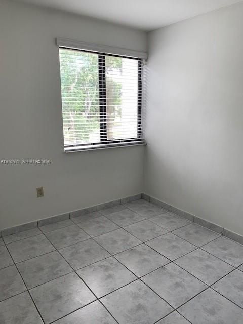 Active With Contract: $2,300 (2 beds, 2 baths, 1005 Square Feet)