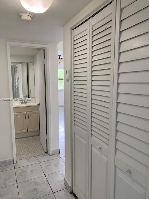 Active With Contract: $2,300 (2 beds, 2 baths, 1005 Square Feet)