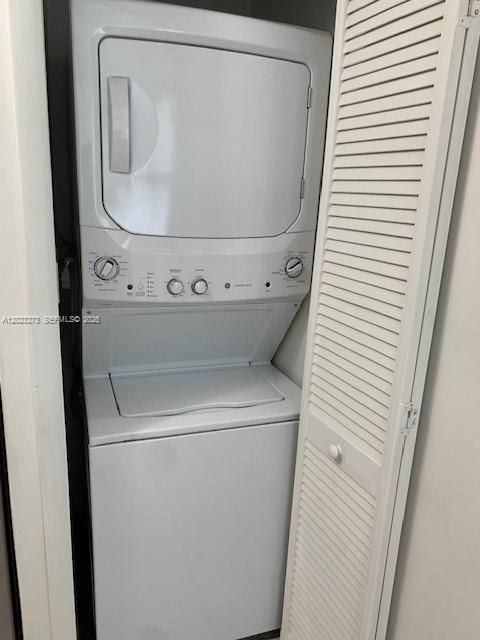 Active With Contract: $2,300 (2 beds, 2 baths, 1005 Square Feet)