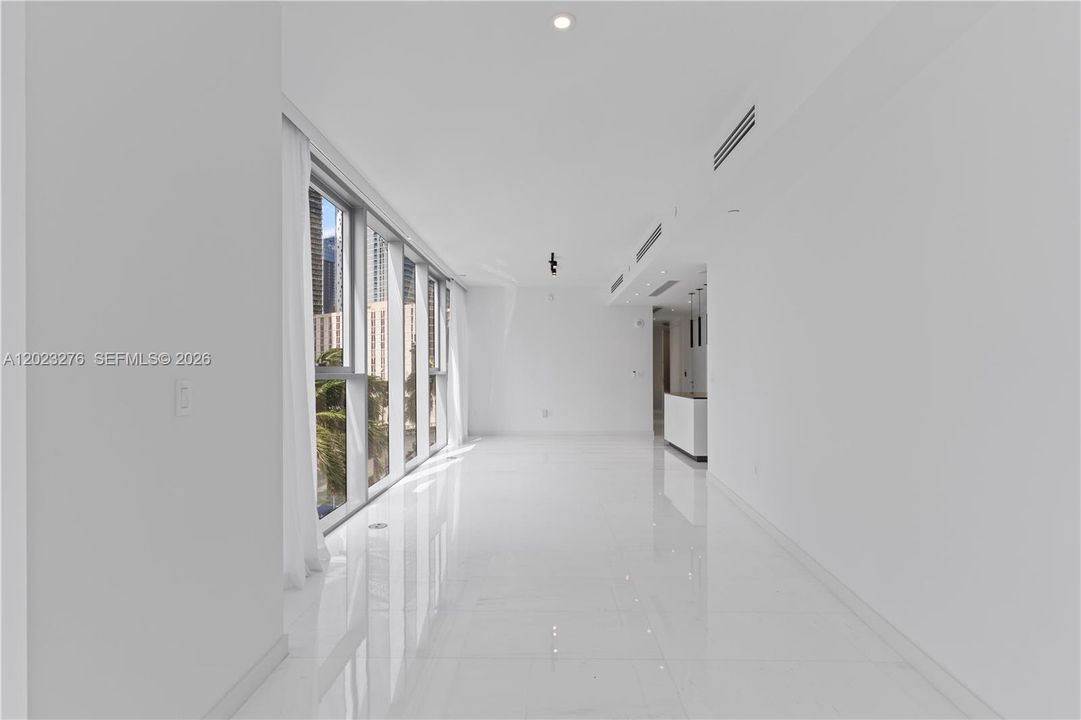 Living and Dining Area Without Furniture. Unit does come furnished but can come unfurnished.