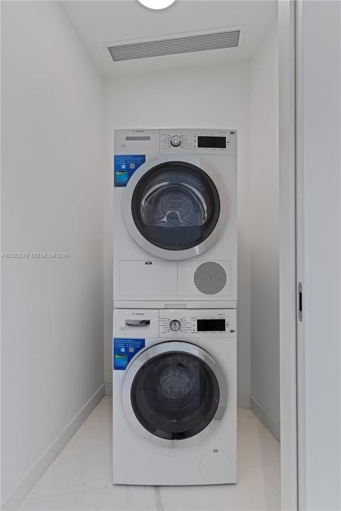 В аренду: $15,500 (2 спален, 2 ванн, 1582 Квадратных фут)