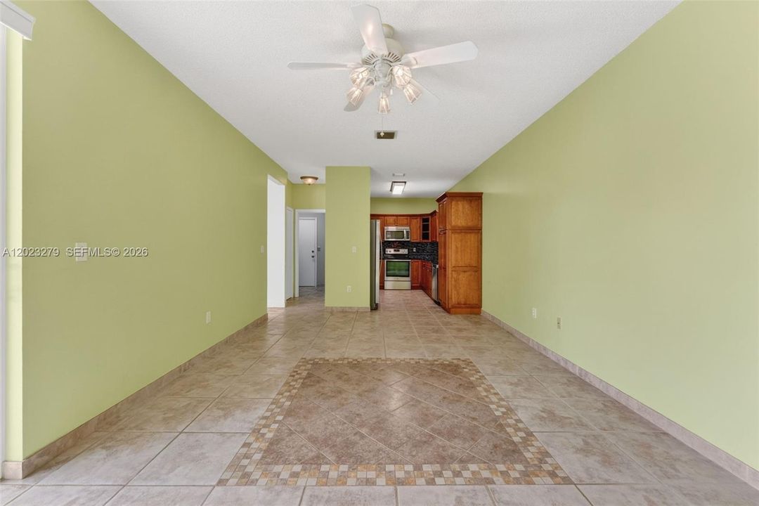 Activo con contrato: $635,000 (3 camas, 2 baños, 2062 Pies cuadrados)