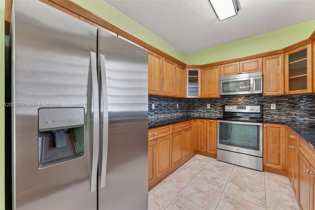 Activo con contrato: $635,000 (3 camas, 2 baños, 2062 Pies cuadrados)