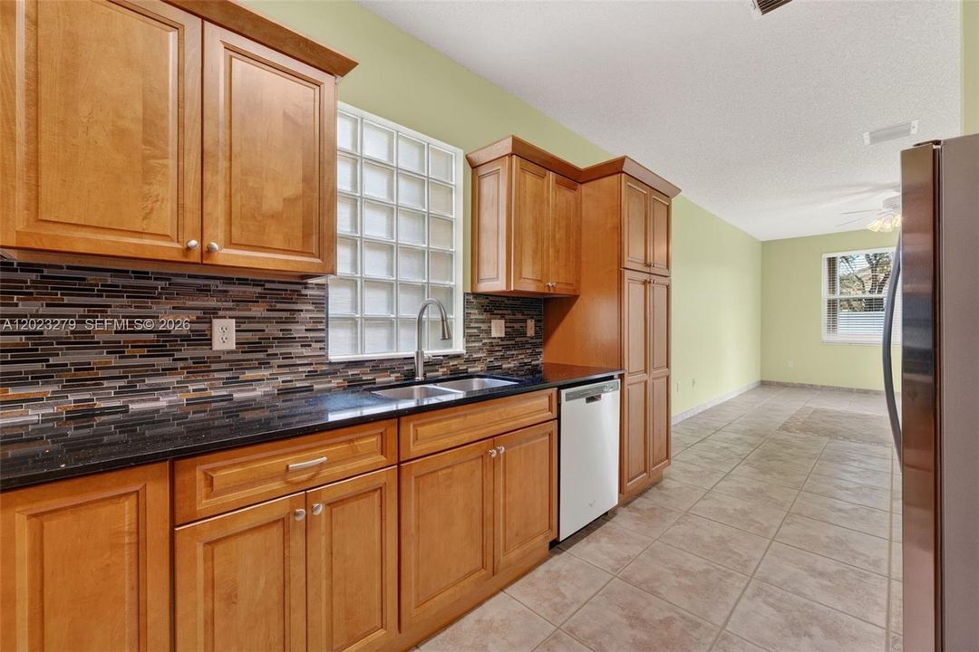 Activo con contrato: $635,000 (3 camas, 2 baños, 2062 Pies cuadrados)