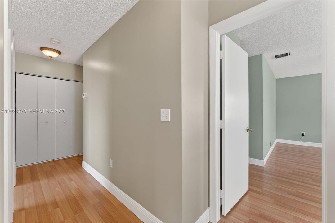 Activo con contrato: $635,000 (3 camas, 2 baños, 2062 Pies cuadrados)