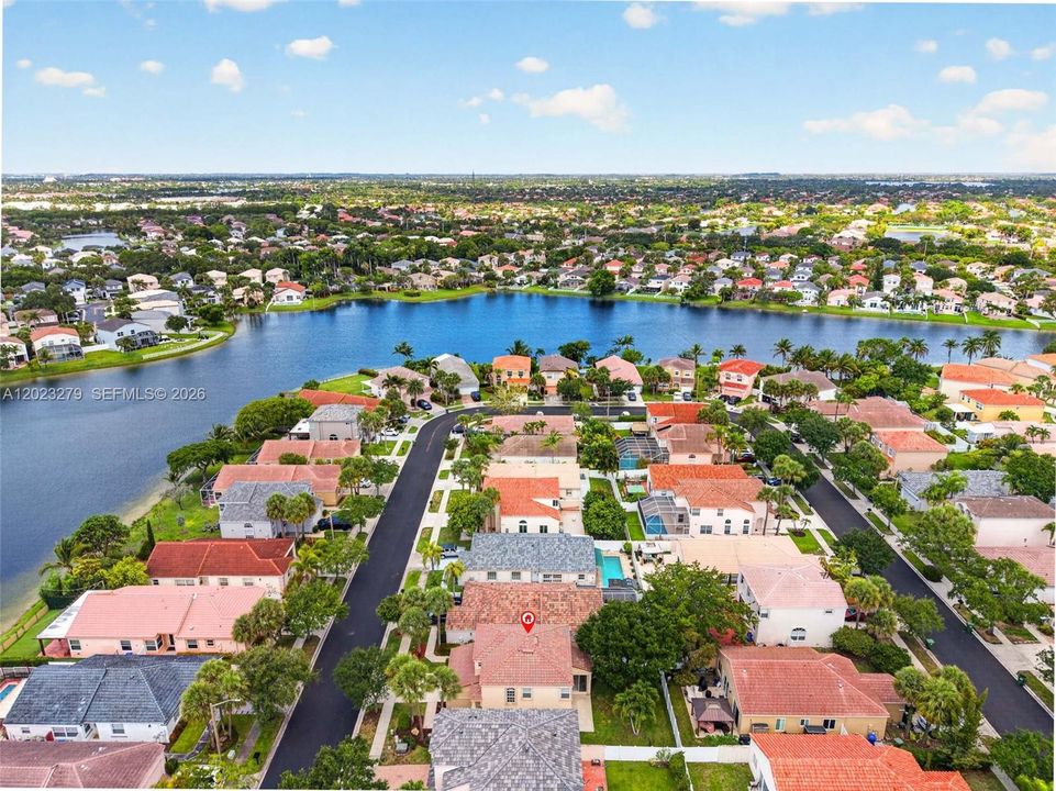 Activo con contrato: $635,000 (3 camas, 2 baños, 2062 Pies cuadrados)