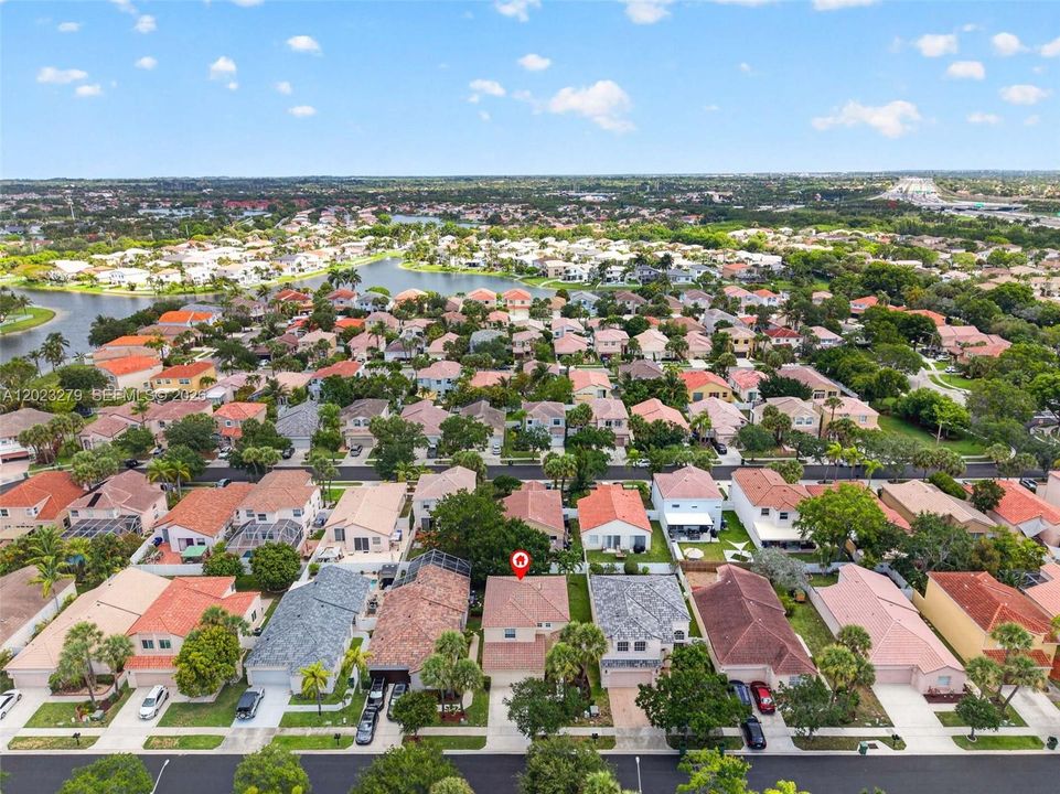 Activo con contrato: $635,000 (3 camas, 2 baños, 2062 Pies cuadrados)