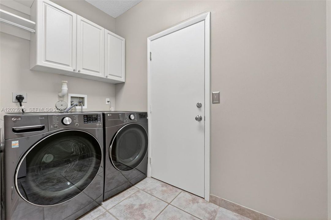 Activo con contrato: $635,000 (3 camas, 2 baños, 2062 Pies cuadrados)