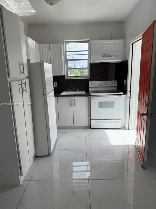 В аренду: $2,250 (2 спален, 2 ванн, 4124 Квадратных фут)