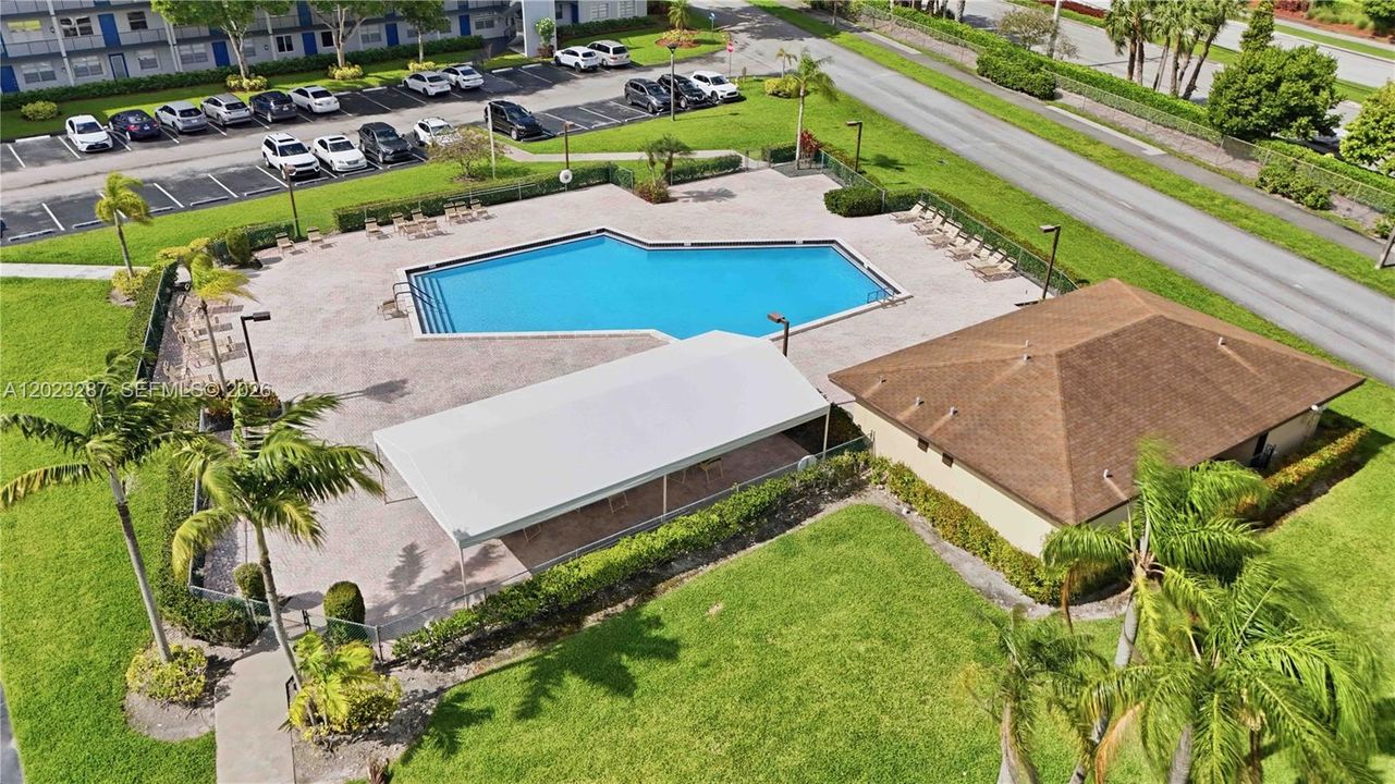 For Rent: $1,650 (1 beds, 1 baths, 811 Square Feet)