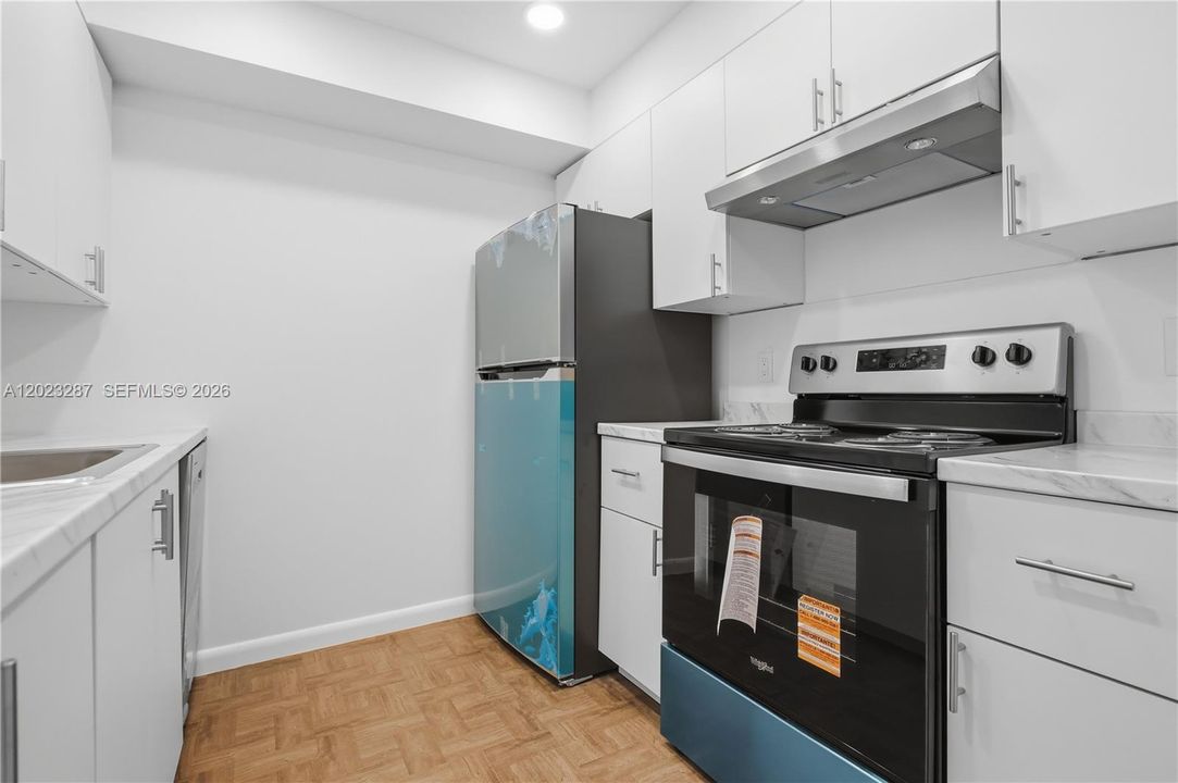 For Rent: $1,650 (1 beds, 1 baths, 811 Square Feet)