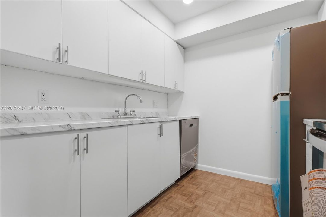 For Rent: $1,650 (1 beds, 1 baths, 811 Square Feet)