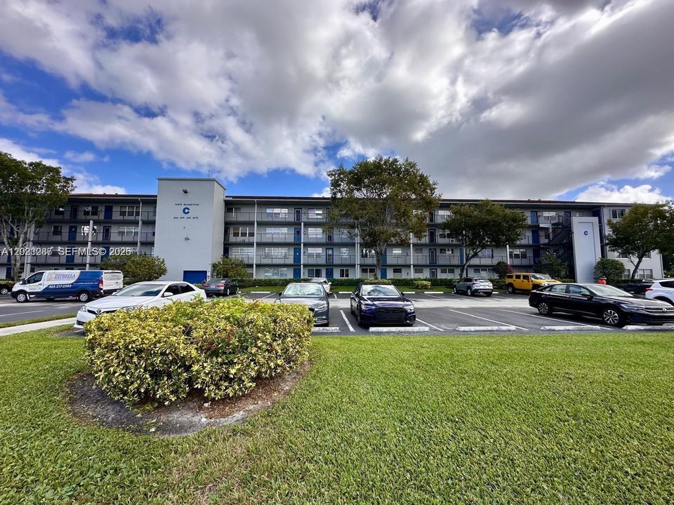 For Rent: $1,650 (1 beds, 1 baths, 811 Square Feet)