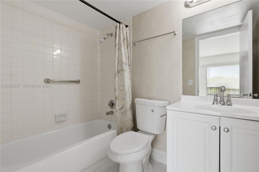 For Rent: $1,650 (1 beds, 1 baths, 811 Square Feet)