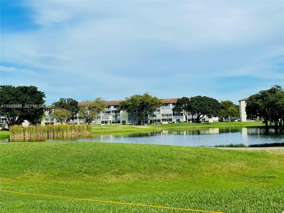 For Rent: $1,650 (1 beds, 1 baths, 811 Square Feet)