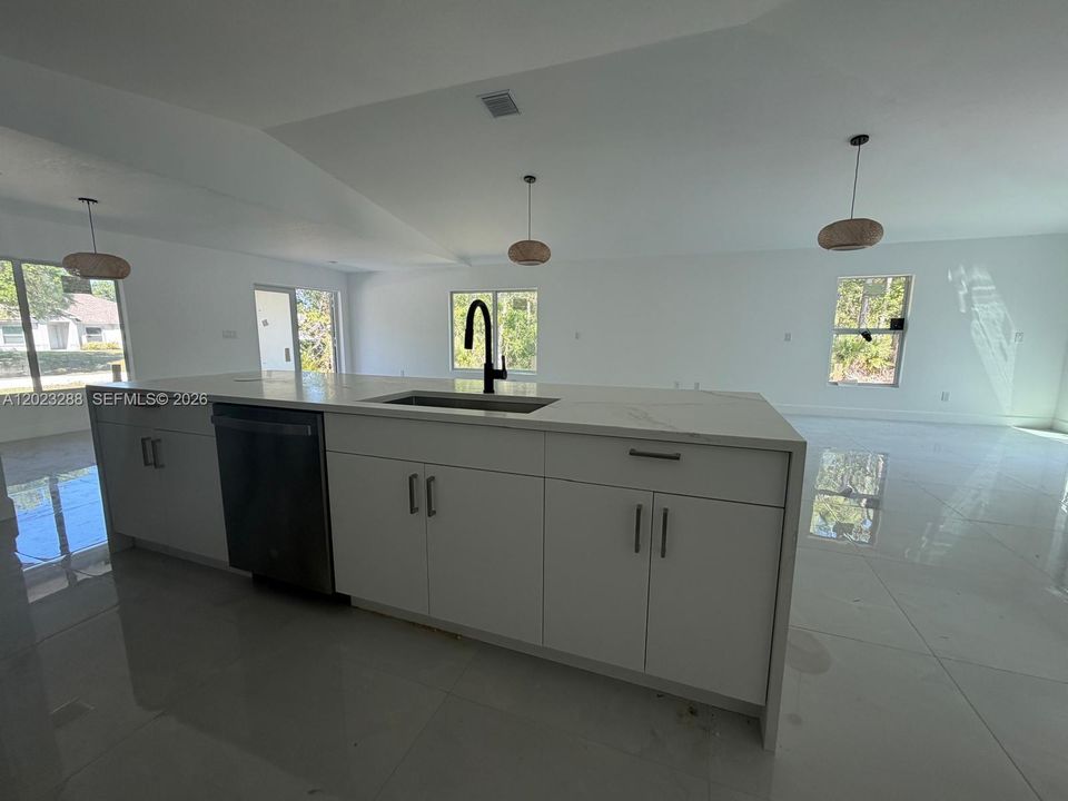 На продажу: $399,000 (3 спален, 2 ванн, 2130 Квадратных фут)