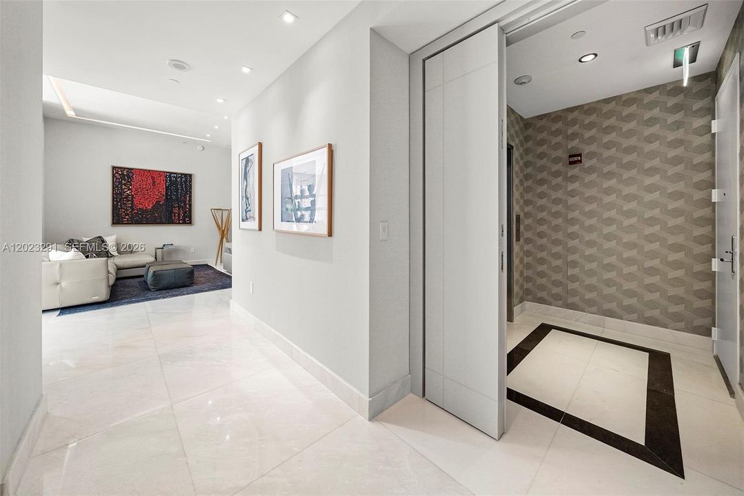 Activo con contrato: $2,790,000 (3 camas, 3 baños, 2065 Pies cuadrados)