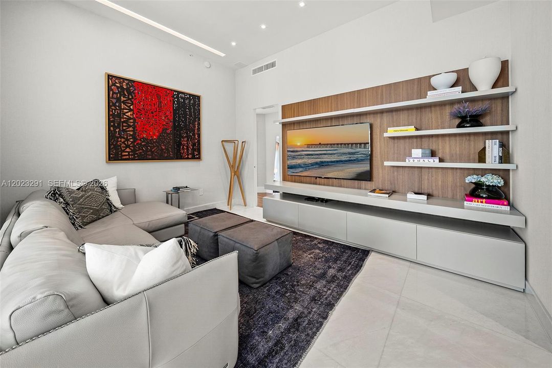 Activo con contrato: $2,790,000 (3 camas, 3 baños, 2065 Pies cuadrados)