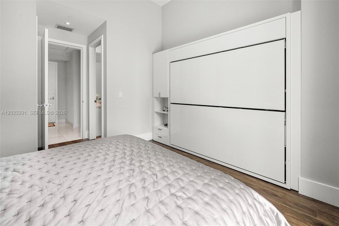 Activo con contrato: $2,790,000 (3 camas, 3 baños, 2065 Pies cuadrados)