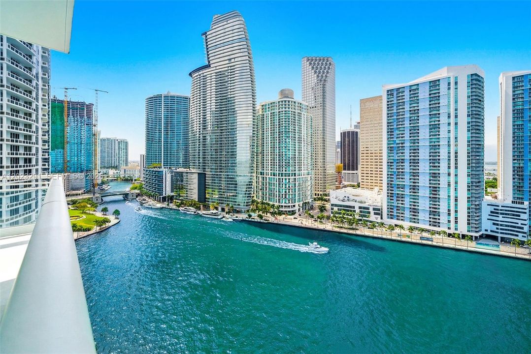 Activo con contrato: $2,790,000 (3 camas, 3 baños, 2065 Pies cuadrados)