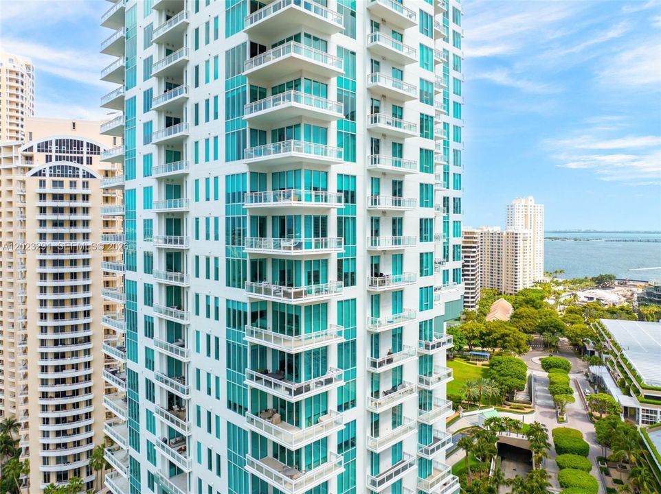 Activo con contrato: $2,790,000 (3 camas, 3 baños, 2065 Pies cuadrados)