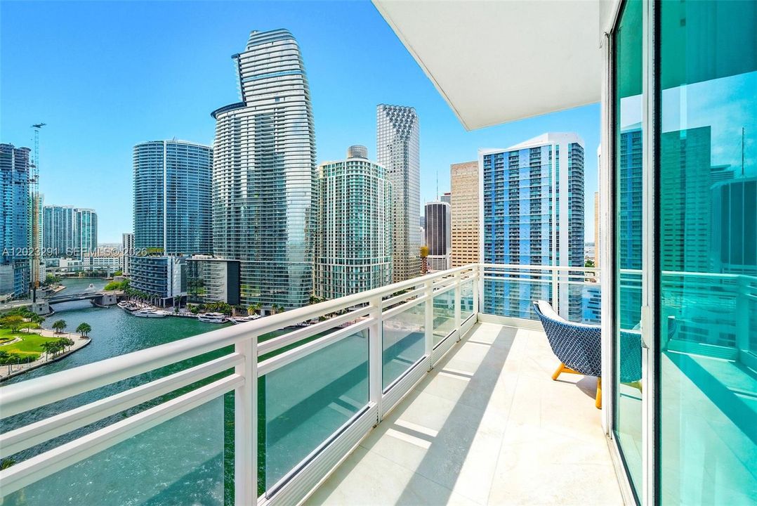 Activo con contrato: $2,790,000 (3 camas, 3 baños, 2065 Pies cuadrados)