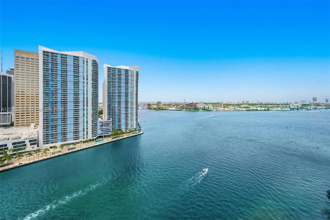 Activo con contrato: $2,790,000 (3 camas, 3 baños, 2065 Pies cuadrados)