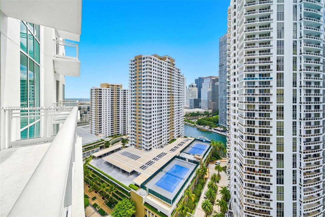 Activo con contrato: $2,790,000 (3 camas, 3 baños, 2065 Pies cuadrados)