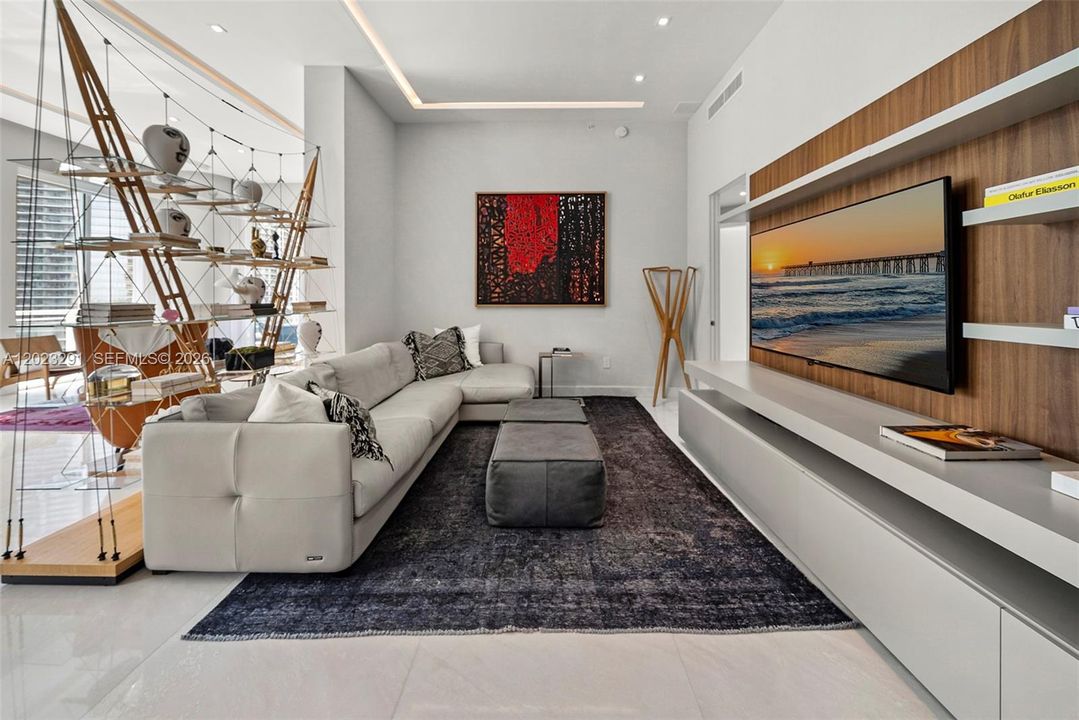 Activo con contrato: $2,790,000 (3 camas, 3 baños, 2065 Pies cuadrados)