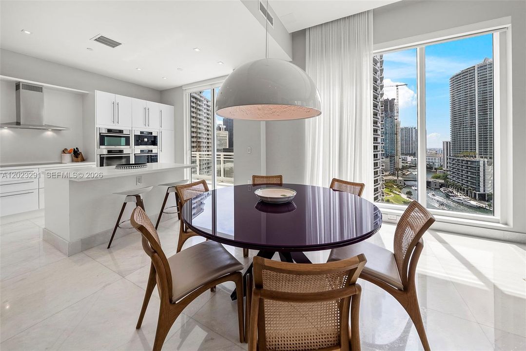 Activo con contrato: $2,790,000 (3 camas, 3 baños, 2065 Pies cuadrados)