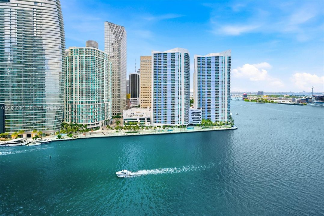 Activo con contrato: $2,790,000 (3 camas, 3 baños, 2065 Pies cuadrados)