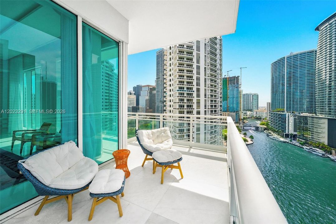 Activo con contrato: $2,790,000 (3 camas, 3 baños, 2065 Pies cuadrados)