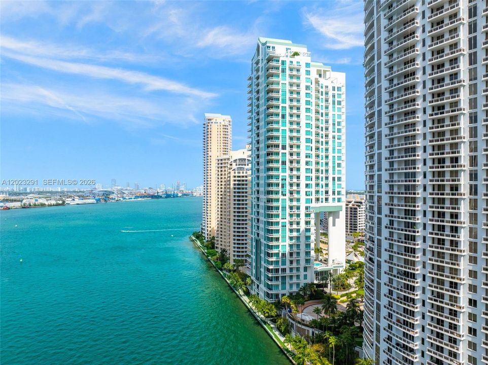 Activo con contrato: $2,790,000 (3 camas, 3 baños, 2065 Pies cuadrados)