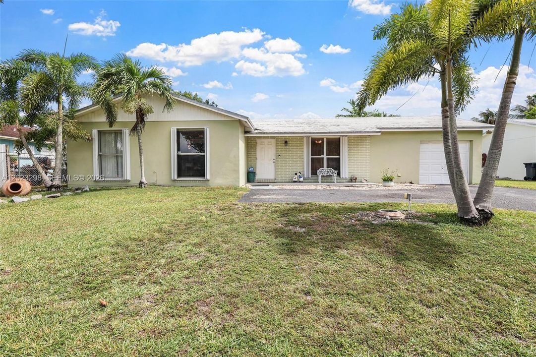 Activo con contrato: $450,000 (3 camas, 2 baños, 1334 Pies cuadrados)