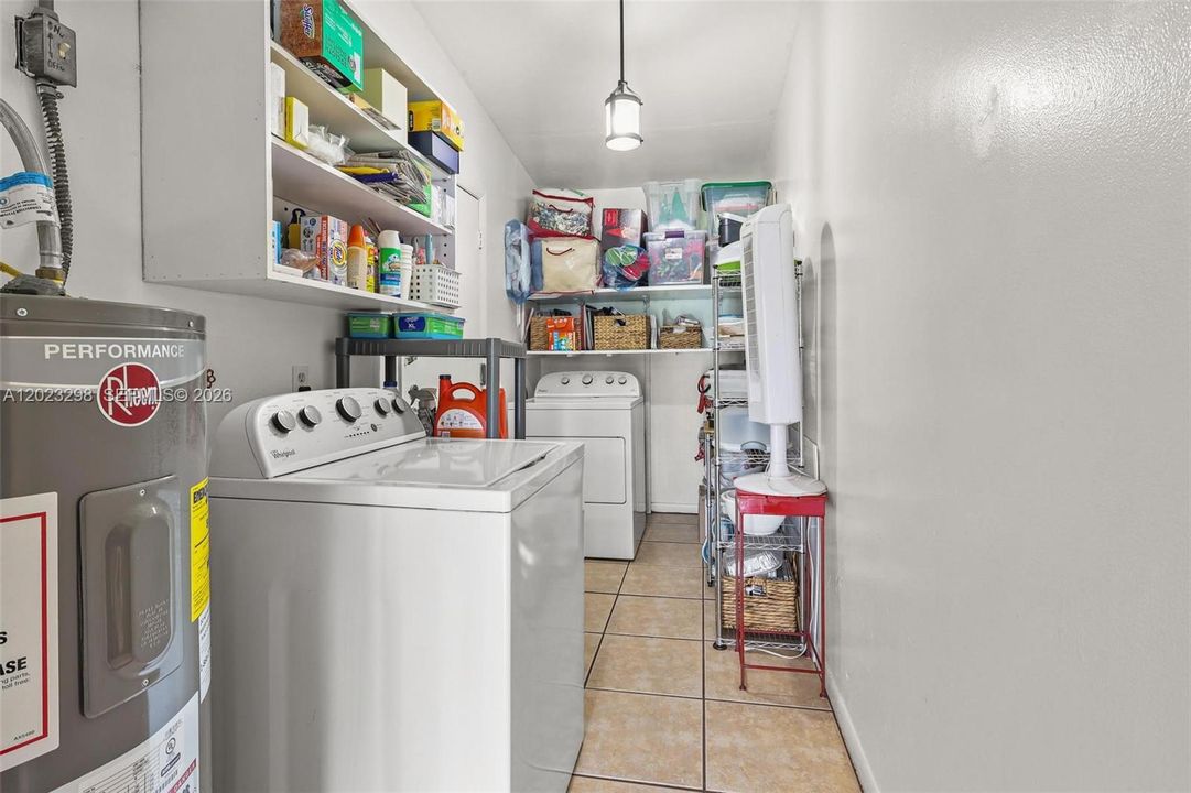 Activo con contrato: $450,000 (3 camas, 2 baños, 1334 Pies cuadrados)
