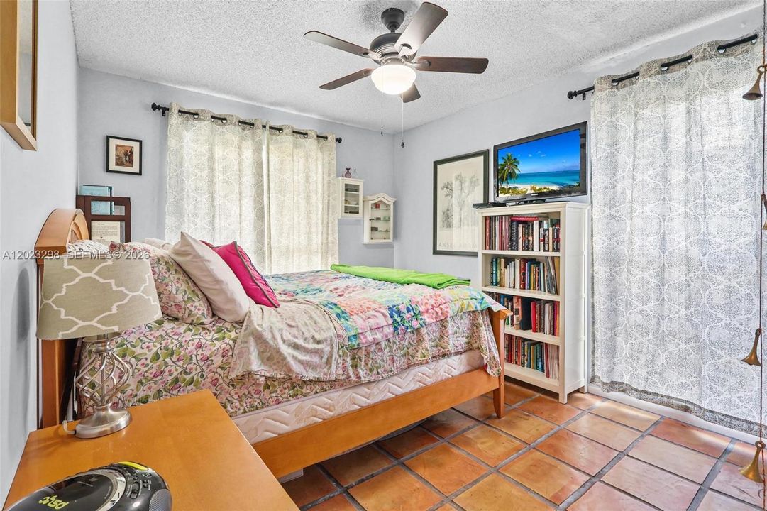 Activo con contrato: $450,000 (3 camas, 2 baños, 1334 Pies cuadrados)