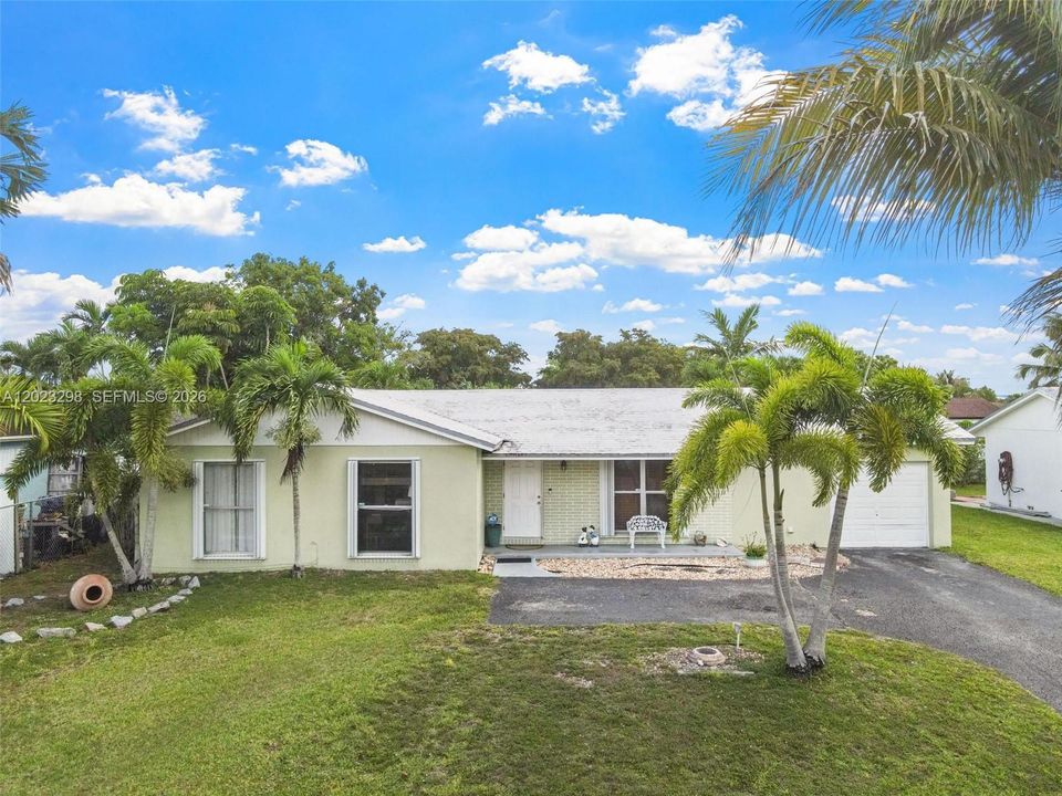 Activo con contrato: $450,000 (3 camas, 2 baños, 1334 Pies cuadrados)