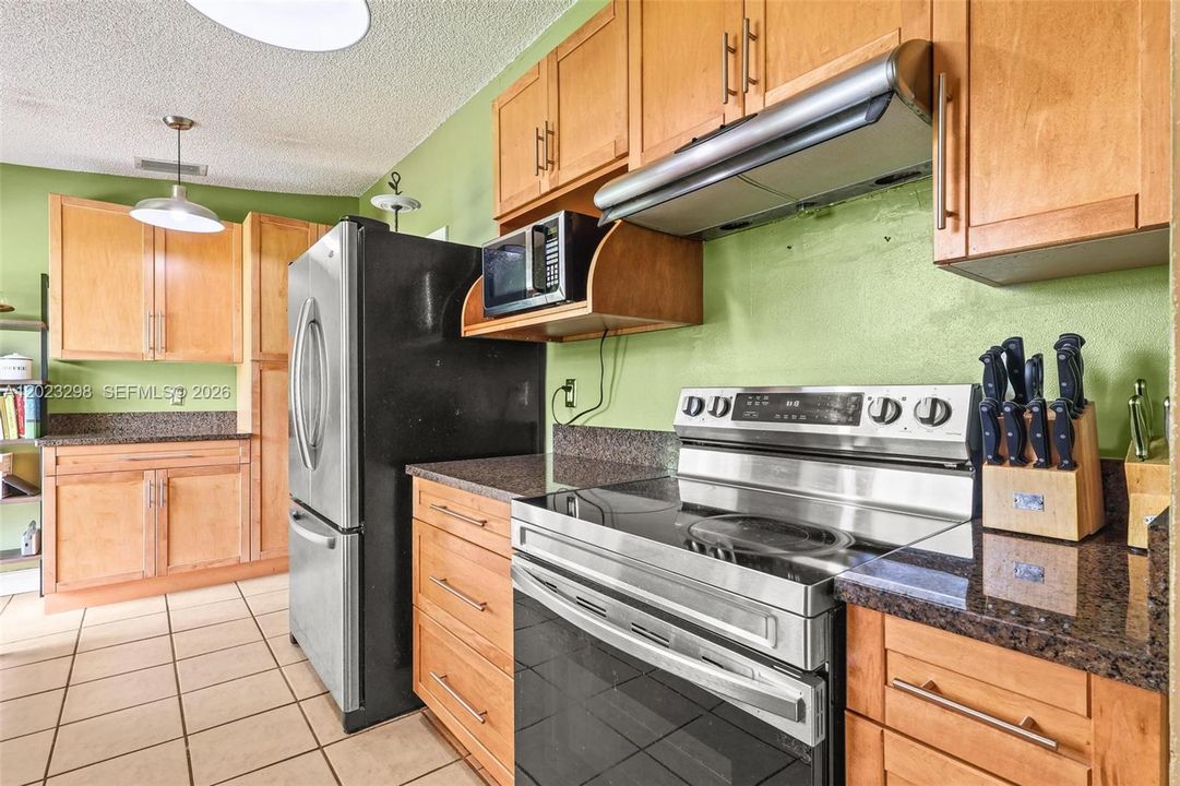 Activo con contrato: $450,000 (3 camas, 2 baños, 1334 Pies cuadrados)
