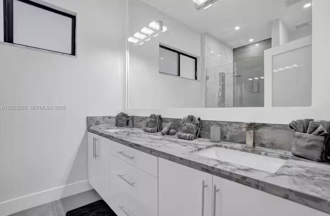 В аренду: $8,495 (5 спален, 2 ванн, 2188 Квадратных фут)