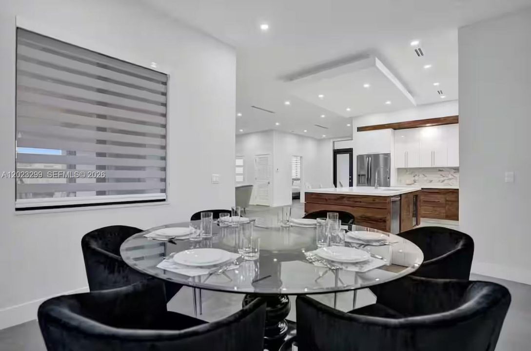 В аренду: $8,495 (5 спален, 2 ванн, 2188 Квадратных фут)