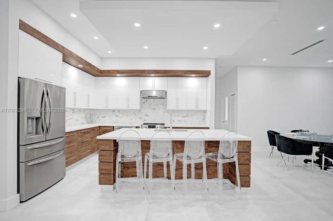 В аренду: $8,495 (5 спален, 2 ванн, 2188 Квадратных фут)