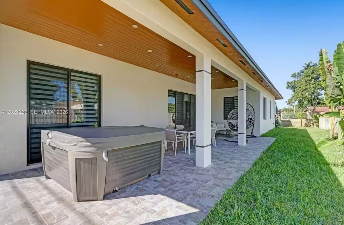 В аренду: $8,495 (5 спален, 2 ванн, 2188 Квадратных фут)