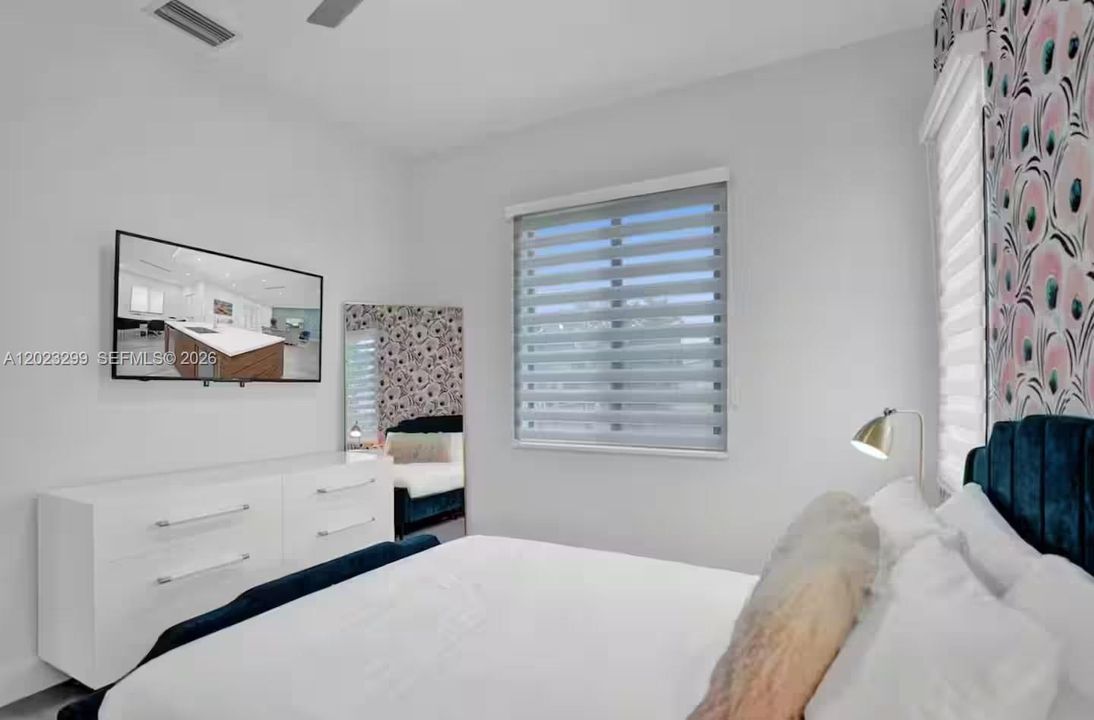 В аренду: $8,495 (5 спален, 2 ванн, 2188 Квадратных фут)