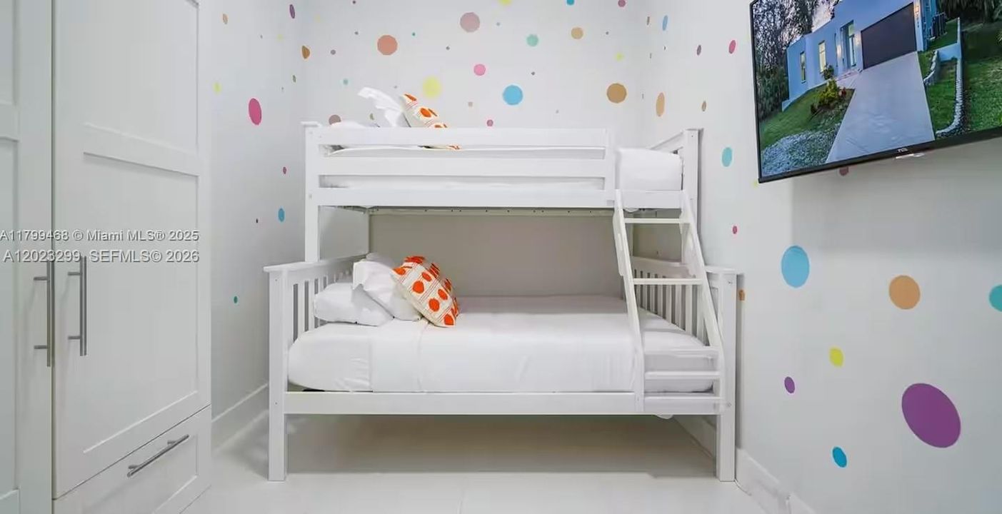 В аренду: $8,495 (5 спален, 2 ванн, 2188 Квадратных фут)
