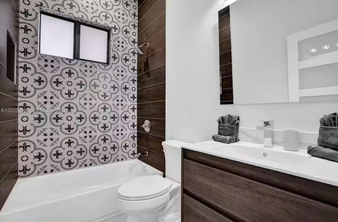 В аренду: $8,495 (5 спален, 2 ванн, 2188 Квадратных фут)
