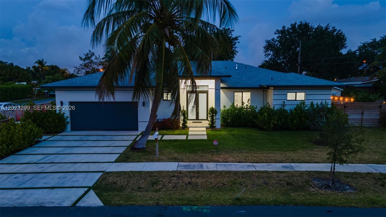 В аренду: $8,495 (5 спален, 2 ванн, 2188 Квадратных фут)