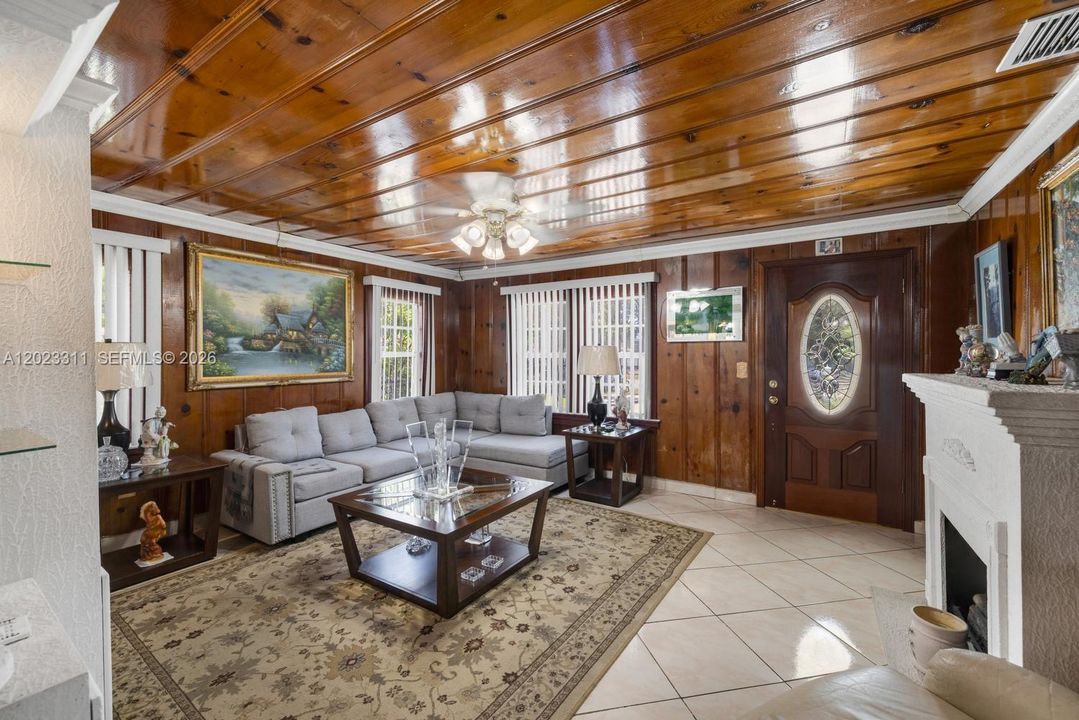 En Venta: $518,000 (3 camas, 2 baños, 1452 Pies cuadrados)
