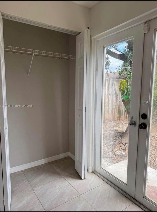 For Rent: $1,150 (1 beds, 1 baths, 1634 Square Feet)