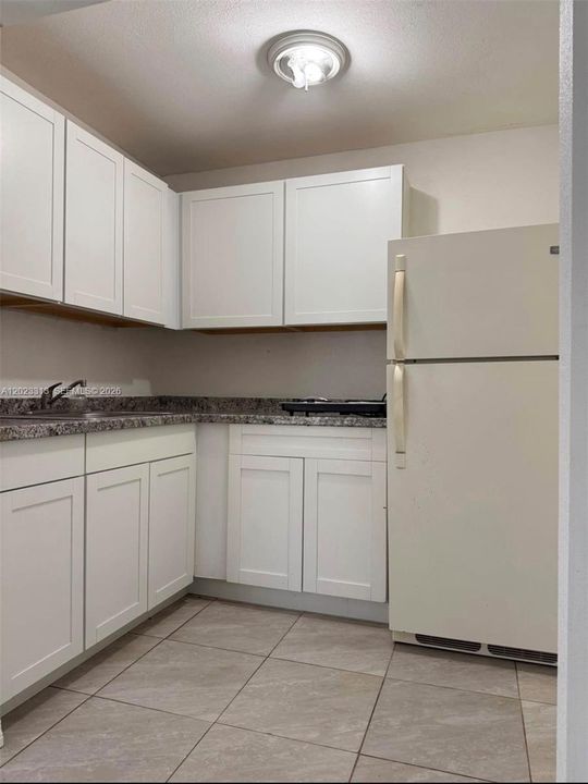 For Rent: $1,150 (1 beds, 1 baths, 1634 Square Feet)
